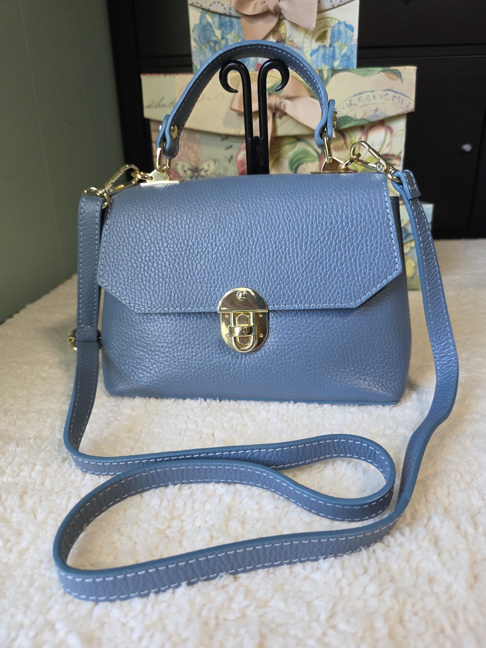 Borse In Pelle Blue Genuine Leather Crossbody Satchel with Gold tone Hardware